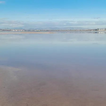 Waterfront Laguna Rosa شقة